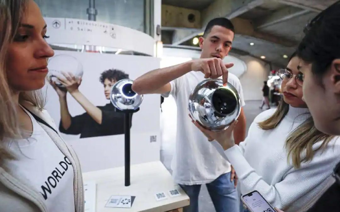 Worldcoin (WLD) se defiende de las autoridades y reafirma su modelo de negocio legal